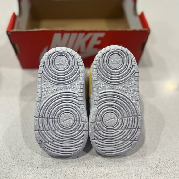 NIKE 4C Sneakers - Picture 3 of 3